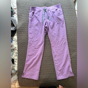 FIGS- KADE cargo scrub pants. Lavender dew. Size L